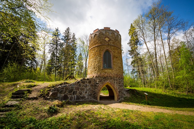 Restaurētais Remtes medību tornis 001