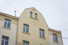 Nams Rīgā, Cēsu ielā 8, pēc fasādes restaurācijas, kuru 2016. gadā veica AS “Būvuzņēmums Restaurators” (2016. gads).